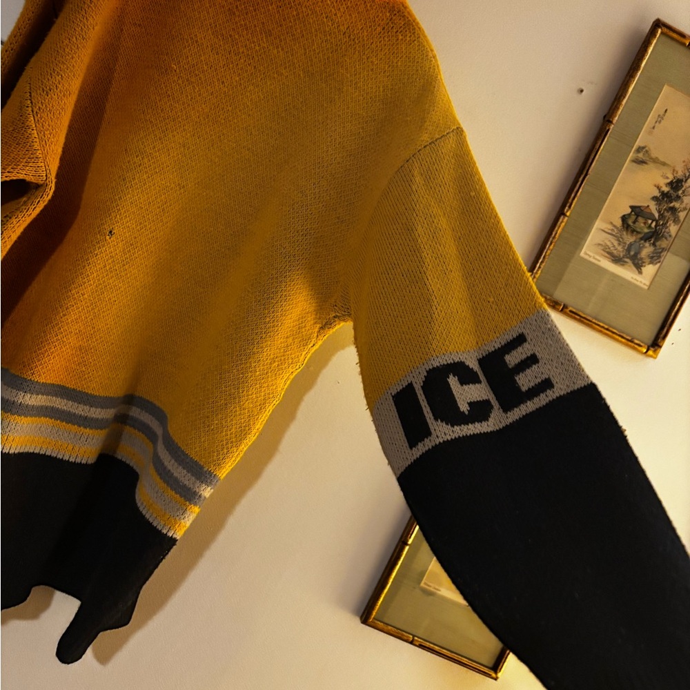 Men’s Simpson Vintage Black and yellow  Graphic Sweater - Picture 9 of 10